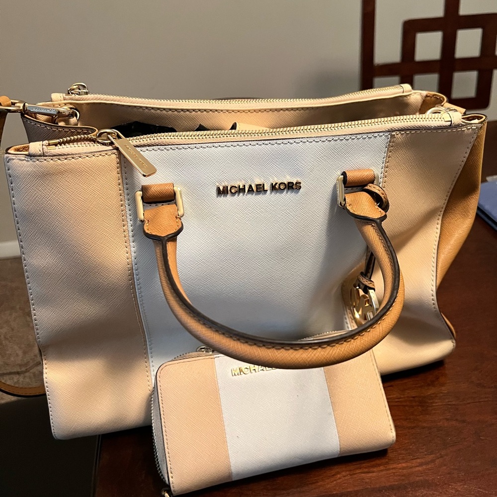 Price included wallet and bag/Michael Kors Peach/white/tan hand bag and wallet